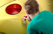 Consejos para reparar los arañazos del coche