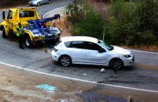 Un coche cae ladera abajo por culpa de un error de la grúa