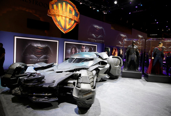 Se muestra en Las Vegas el batmóvil de Batman vs. Superman